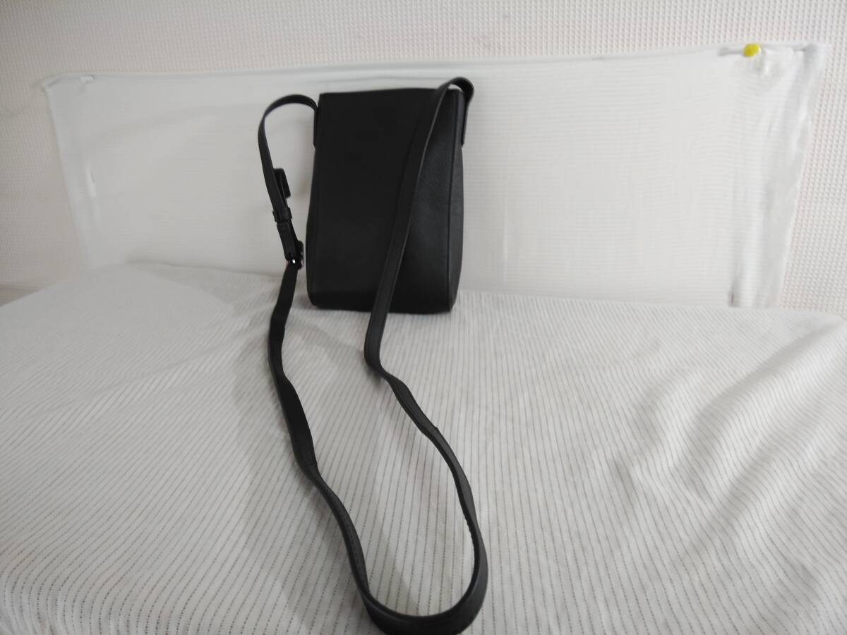 ★美品★4M4357E★ショルダ－バッグ★ブラック　牛革　スマホ　綺麗です　メンズ＆レディース 