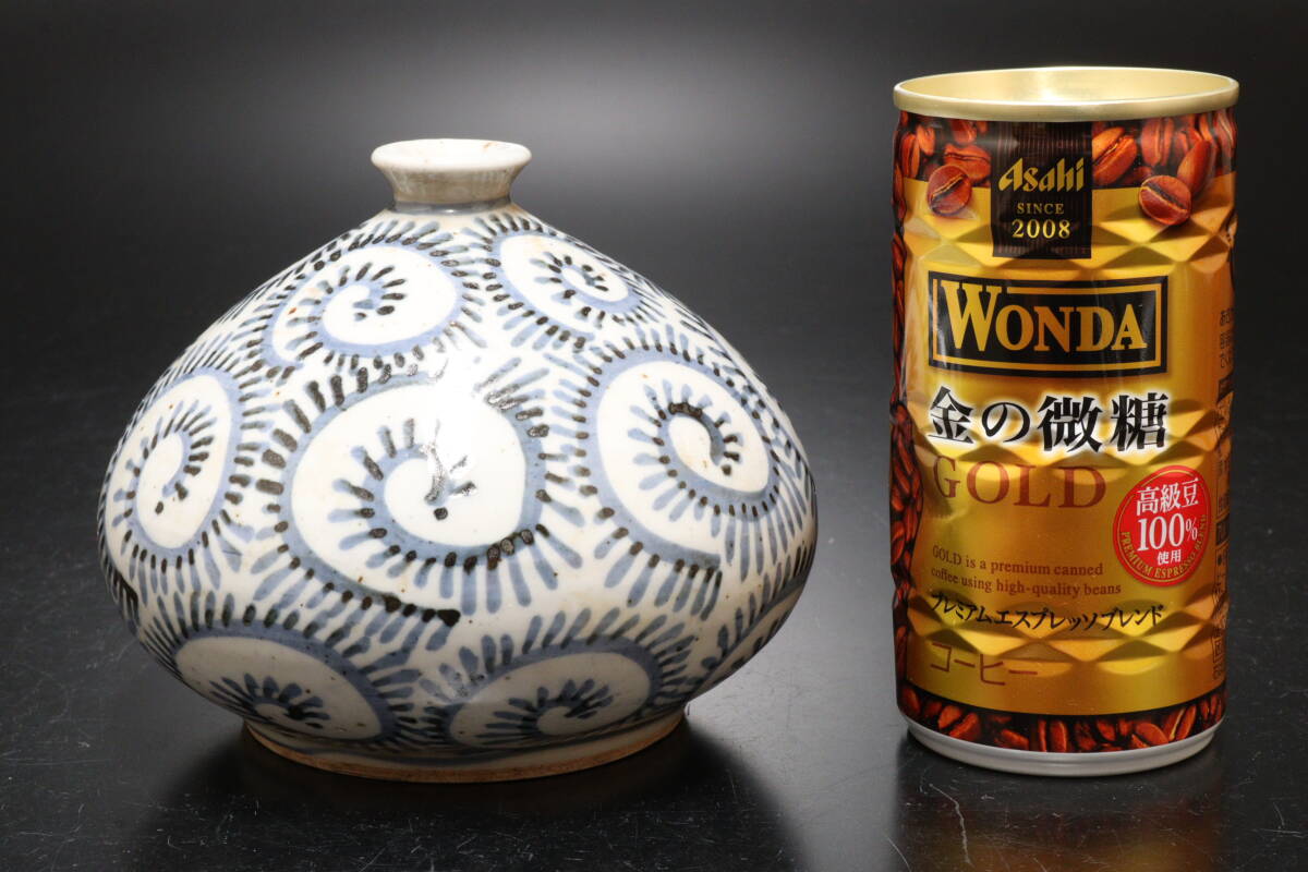 P 蛸唐草文 染付 小壷 花瓶 高さ9.5cm