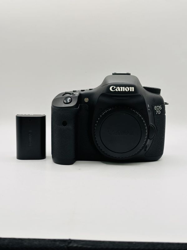 ★美品★《ショット数3892回！》キャノン CANON EOS 7D ボディ バッテリー付き　　 #8S020