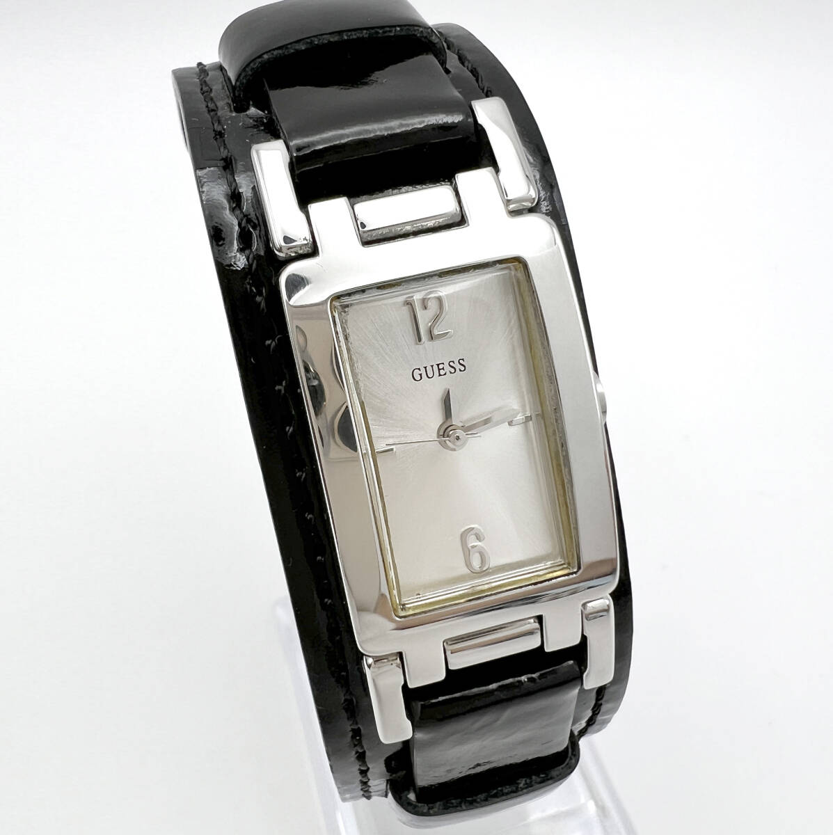 【美品・稼働品】GUESS ゲス レクタンギュラー レザーベルト 電池交換済 (B4)