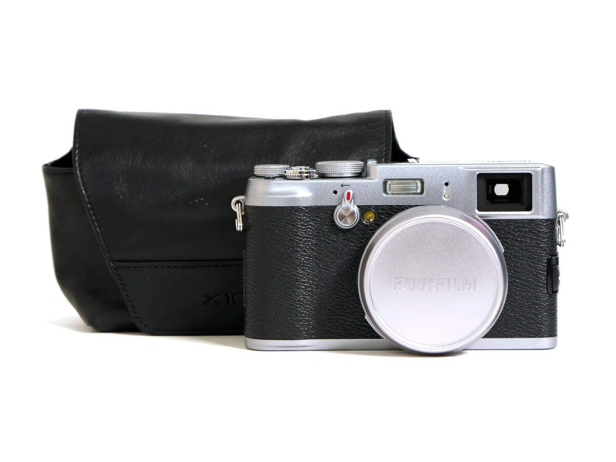 美品 FUJIFILM 富士フィルム Finepix X100 コンパクトデジカメ 02059