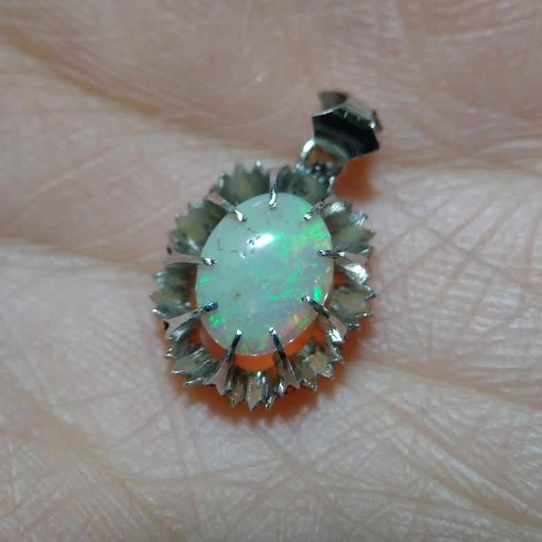 オパール？　ペンダントトップ