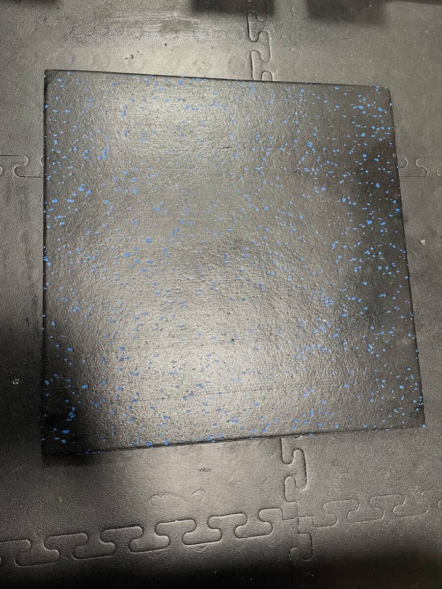 本格ホームジム　２枚セット １枚あたり約4kg（高密度の証）　防振防音　2cm厚　50cm×50cm　裏面凸凹型　 フロアマット