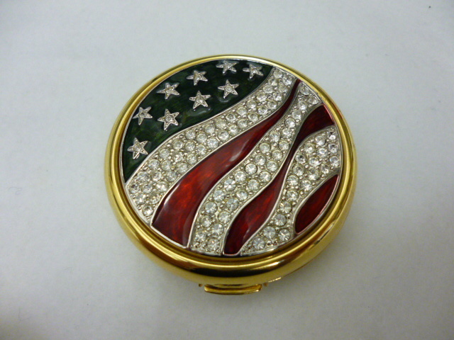 【M45542】ESTEE LAUDER エスティローダー アメリカ ザ ビューティフル コンパクト 限定デザイン 未使用保管品