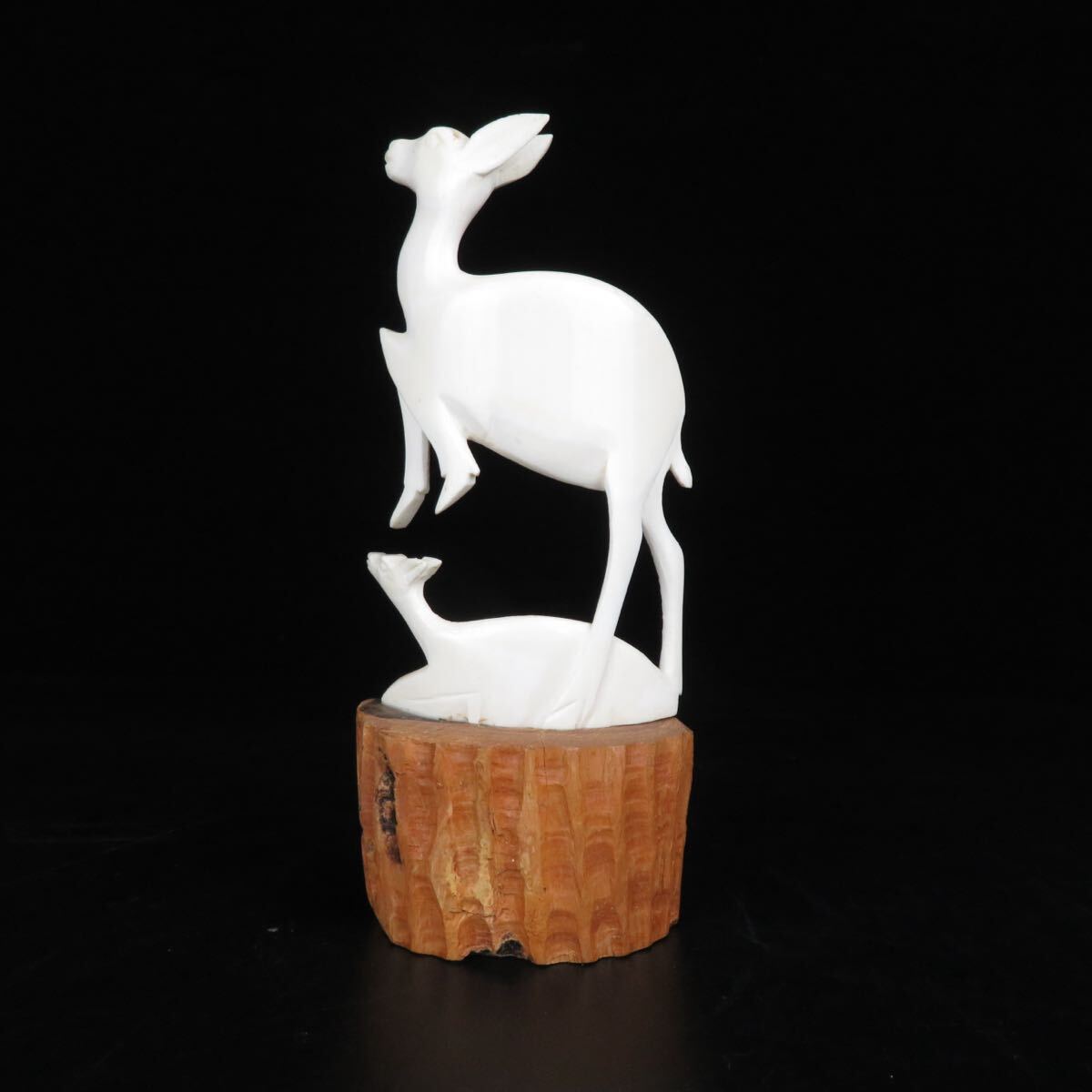 【志】資産家所蔵品 天然素材 鹿親子 置物 彫物 古美術品 委託品(R8033110-5775)