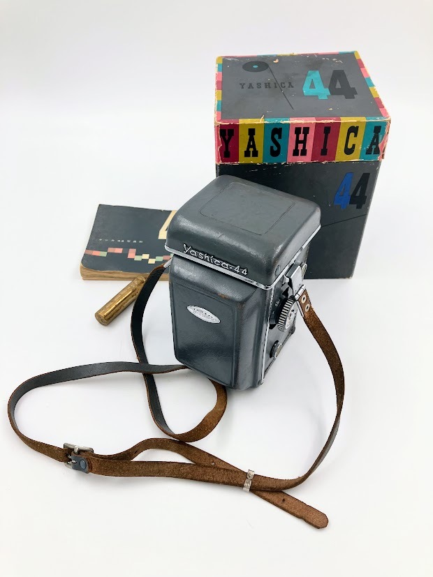 Yashica-44 ヤシカ 二眼レフ カメラ 箱、冊子付き 動作未確認