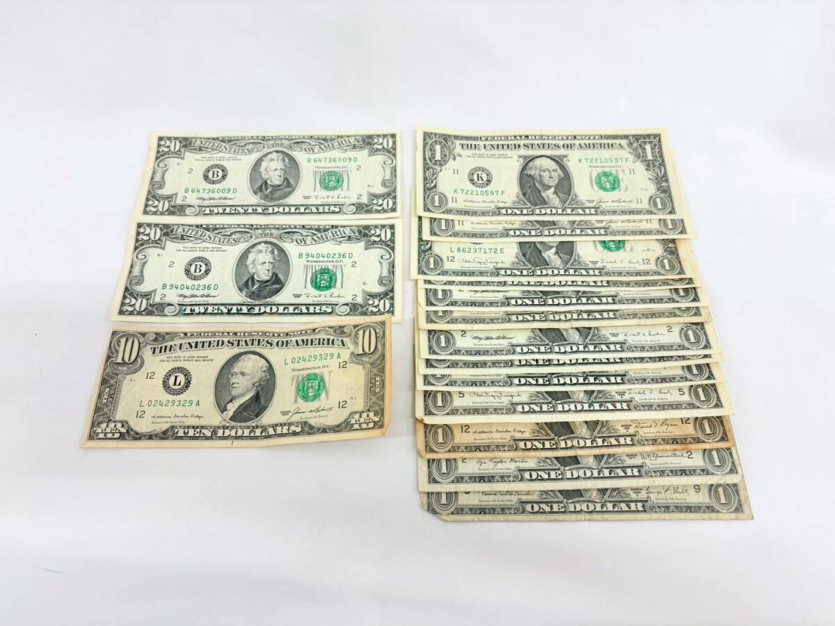D8111*8.765　アメリカ紙幣　16枚　1ドル×13枚　10ドル×1枚　20ドル×2枚　合計63ドル　ドル紙幣　海外紙幣　外国紙幣　お札　ドル札