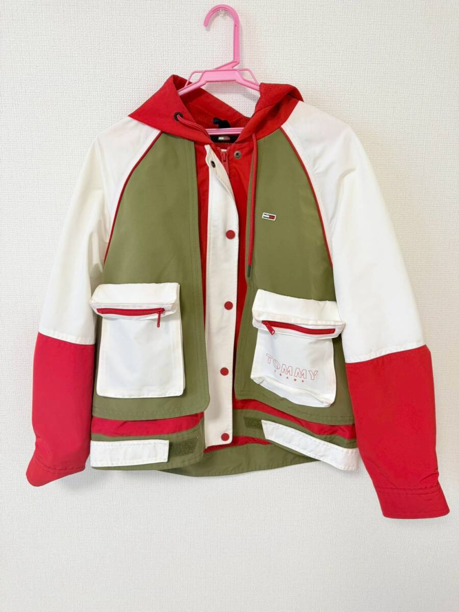 D8138*1　TOMMY JEANS　トミージーンズ　マウンテンパーカー　Mサイズ　カラーブロック　アウター　上着　衣類　洋服