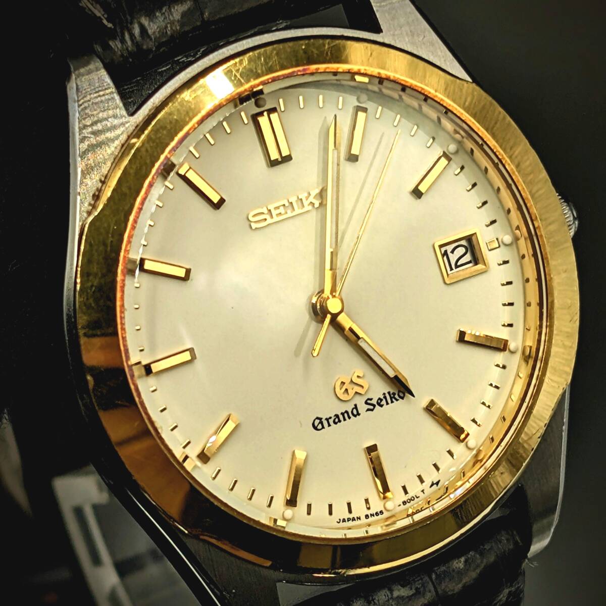 ■【稼働品】GRAND SEIKO 8N65-8000 18KT(ベゼル) グランド セイコー 金 ゴールド クォーツ 腕時計 白文字盤 箱・付属品付き