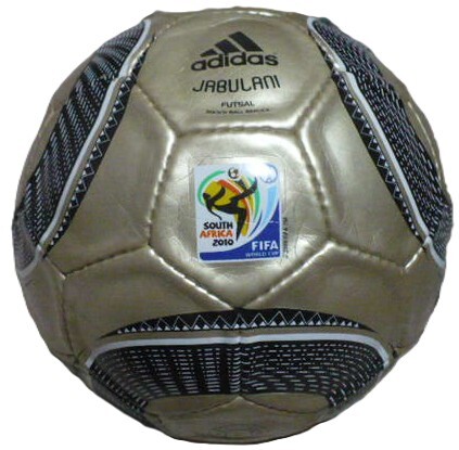 完売保管品　adidas(アディダス)製2010南アフリカワールドカップロゴ入りJABULANI(ジャブラニ)フットサルボール 検定球 金色×黒 ASF433G