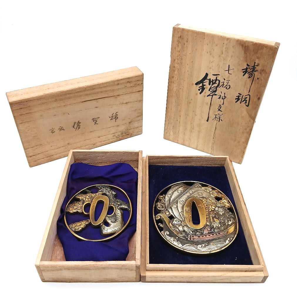 【AH-36】刀鍔2品おまとめ　刀装具　日本刀鍔　つば　七福神柄　宝船図　松　鷹　縁起物　日本美術　美術工芸品　木箱付　現状品