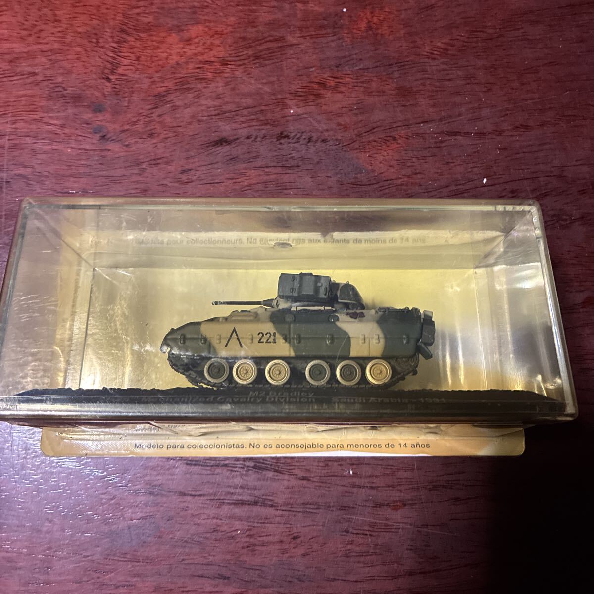 戦車 M2 Bradley 24th Mechanized Cavalry Division Saudi Arabia-1991箱のサイズ　約　縦7cm横17cm高さ7cm