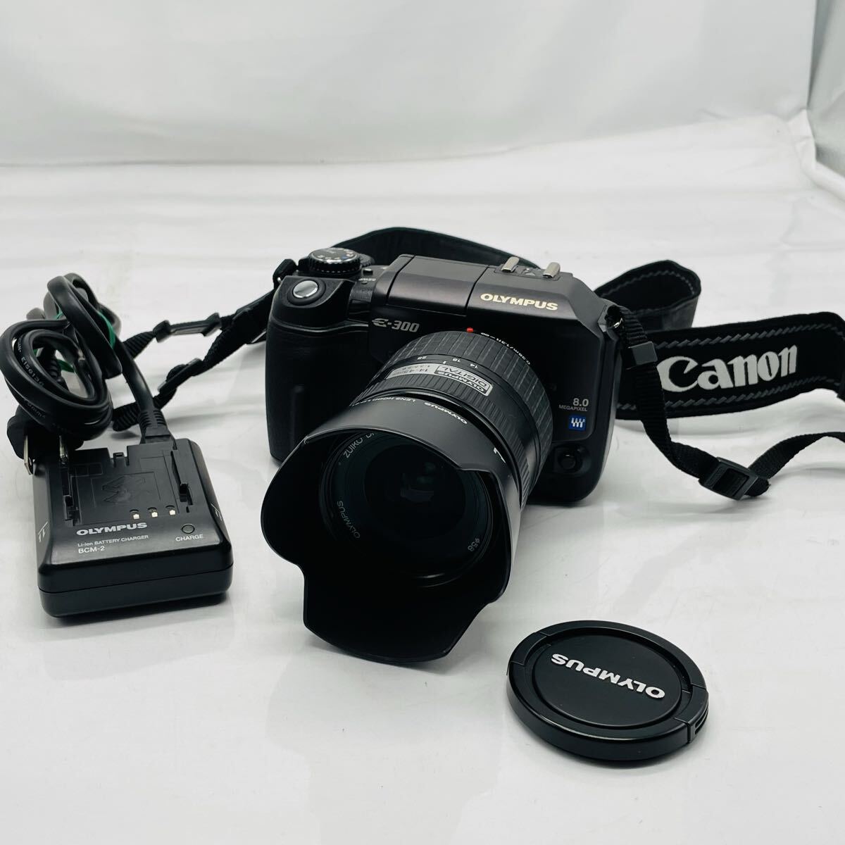 【kk/3.28/5】OLYMPUS オリンパス E-300 デジタル一眼レフカメラ ZUIKO DIGITAL 14-45mm 1:3.5-5.6 充電器付き