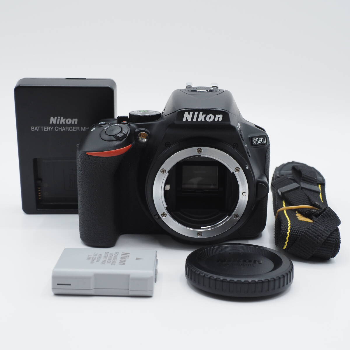 ショット数15,817回 Nikon ニコン D5600 デジタル一眼レフ ボディ 極上品 #3038