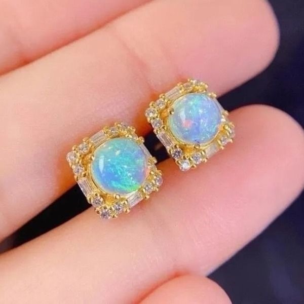 天然オパールピアス、ナチュラル、新品、5x5mm　□YL6914