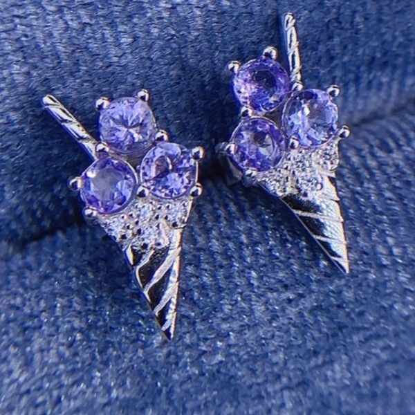 ナチュラル タンザナイト シルバー アイスクリームデザイン ピアス、 3x3mm 、天然、 925 シルバー、新品 　□YL6394