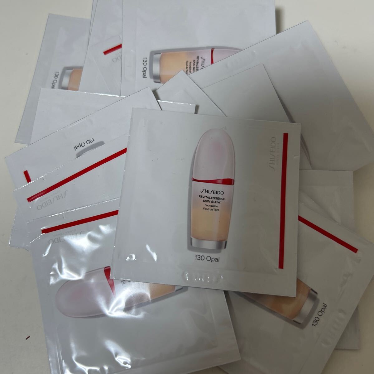 資生堂 SHISEIDO エッセンス スキングロウファンデーション130 Opal 1ml×10枚