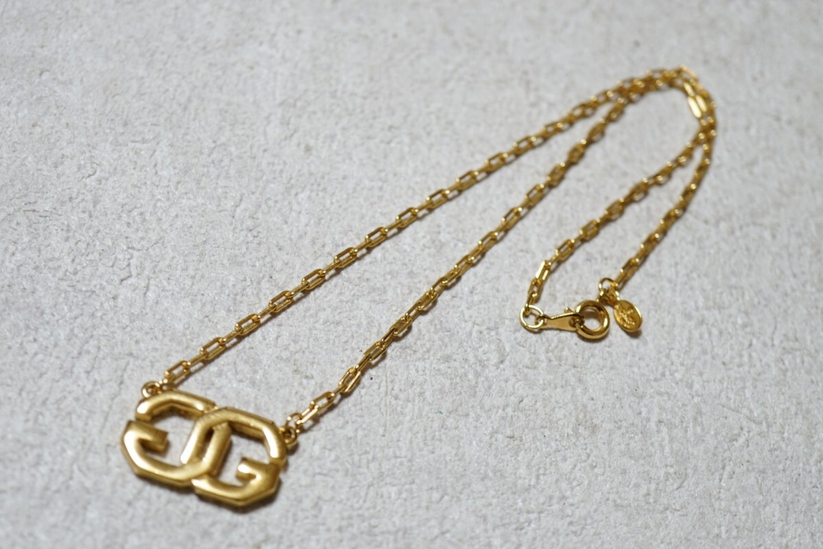 493 GIVENCHY/ジバンシィ 海外製 ブランド ゴールドカラー ヴィンテージ ネックレス ペンダント アクセサリー アンティーク 首飾り 装飾品