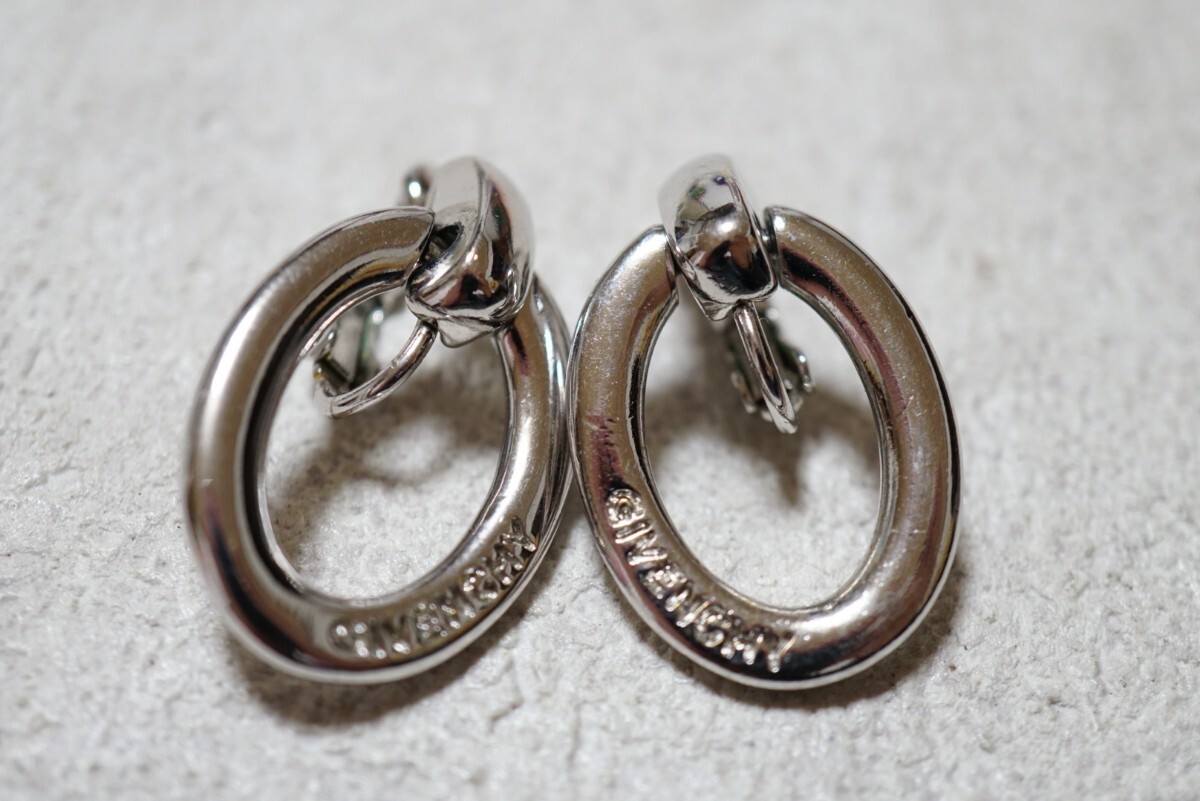 487 GIVENCHY/ジバンシィ 海外製 ブランド シルバーカラー イヤリング 両耳揃い ヴィンテージ アクセサリー 耳飾り 装飾品