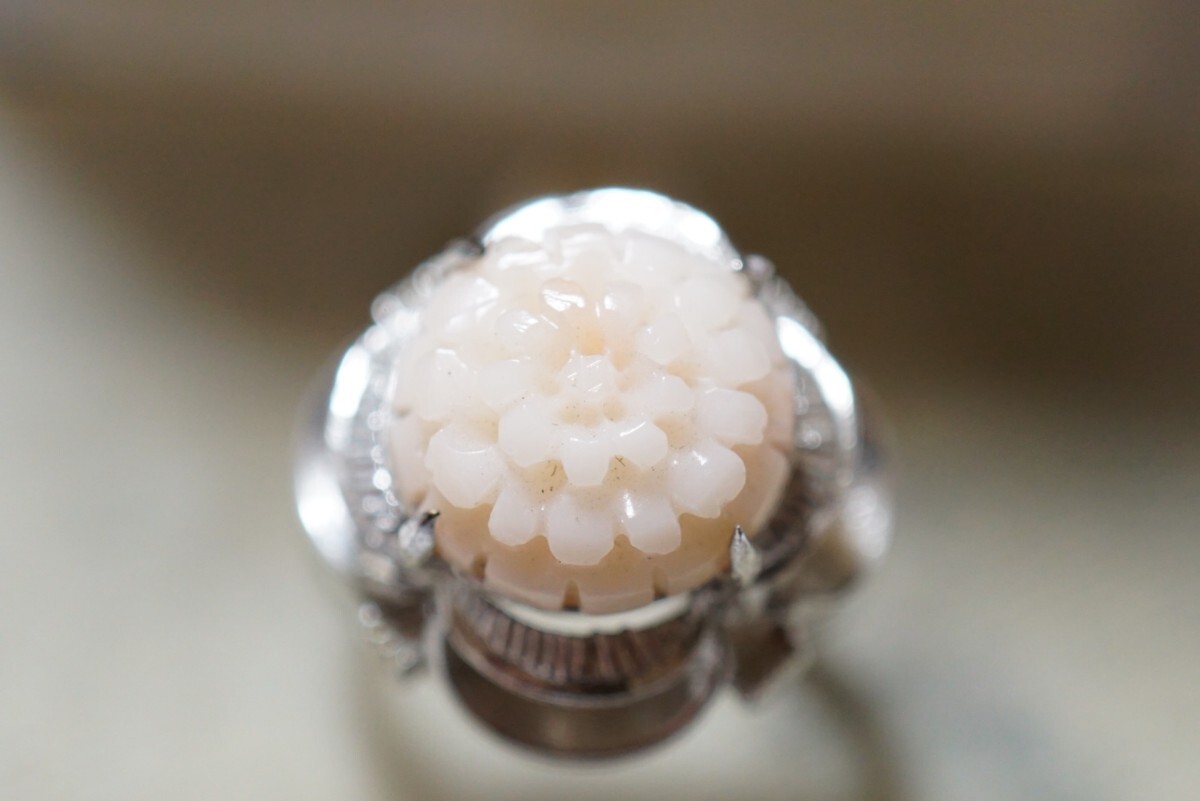 630 天然珊瑚 彫刻 花 フラワー コーラル サンゴ リング 指輪 ヴィンテージ アクセサリー 天然さんご 装飾品