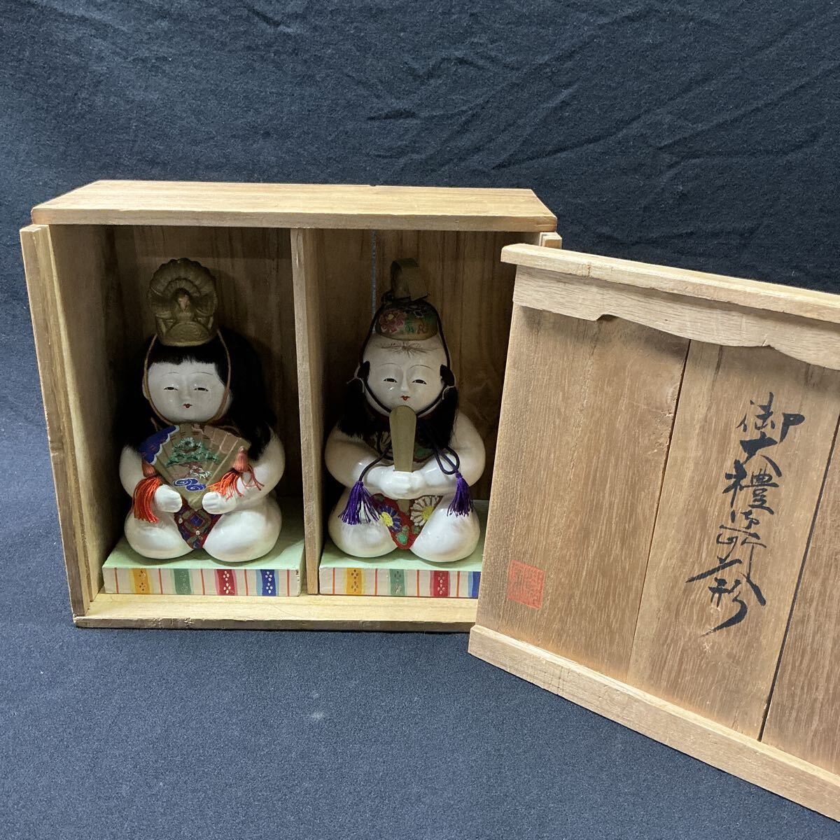 【L6C531】時代 御大禮御所人形 雛人形 親王飾り 京人形 陶器 白肉人形 三つ割人形 民芸品 台座 共箱