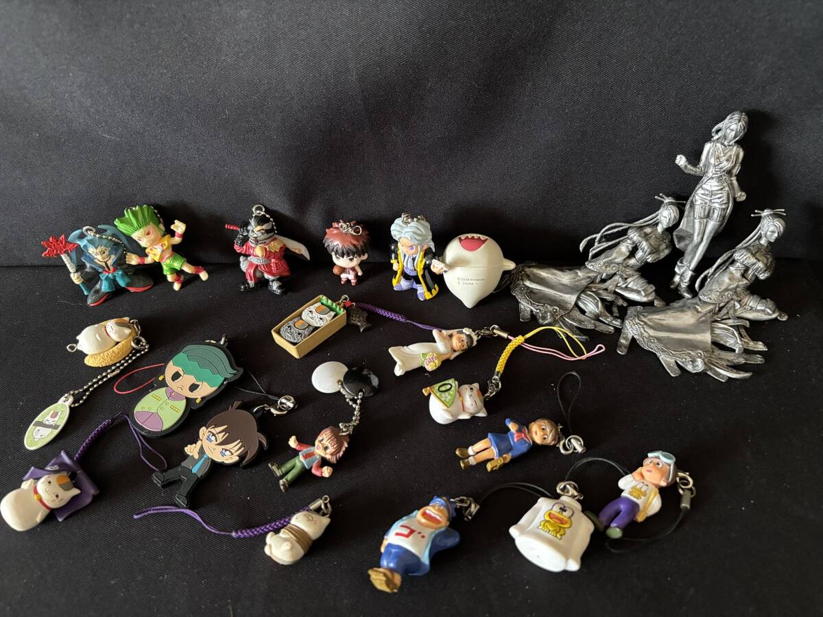 【中古 22点まとめ売り 送料込】『ドラクエキーホルダー他/にゃんこ大戦争ストラップ他/ジョジョフィギュア他 計22点セット』◆N4-781
