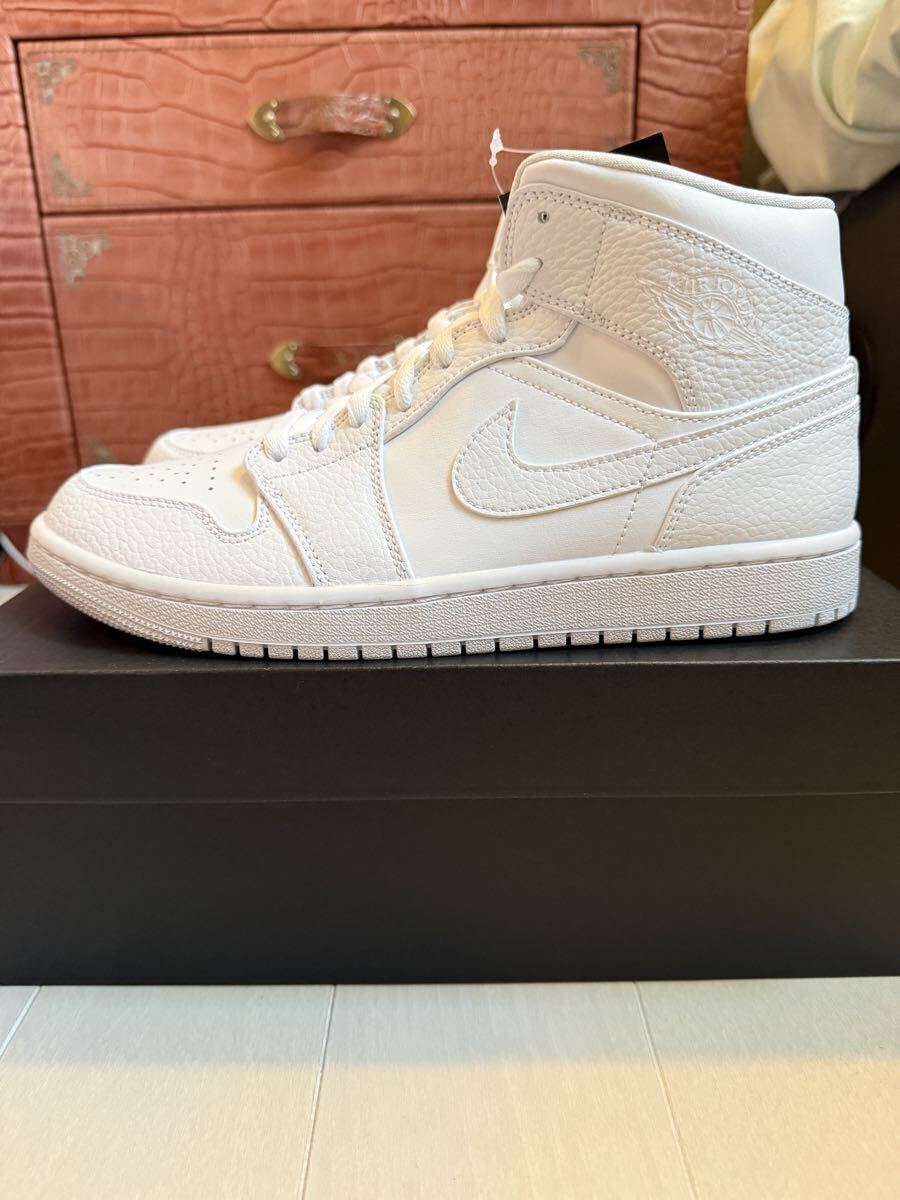 送料無料　新品　Nike Air Jordan 1 Mid Triple White(2020) ナイキエアジョーダン 1 ミッド　国内正規品　メンズ26cm ホワイト系色