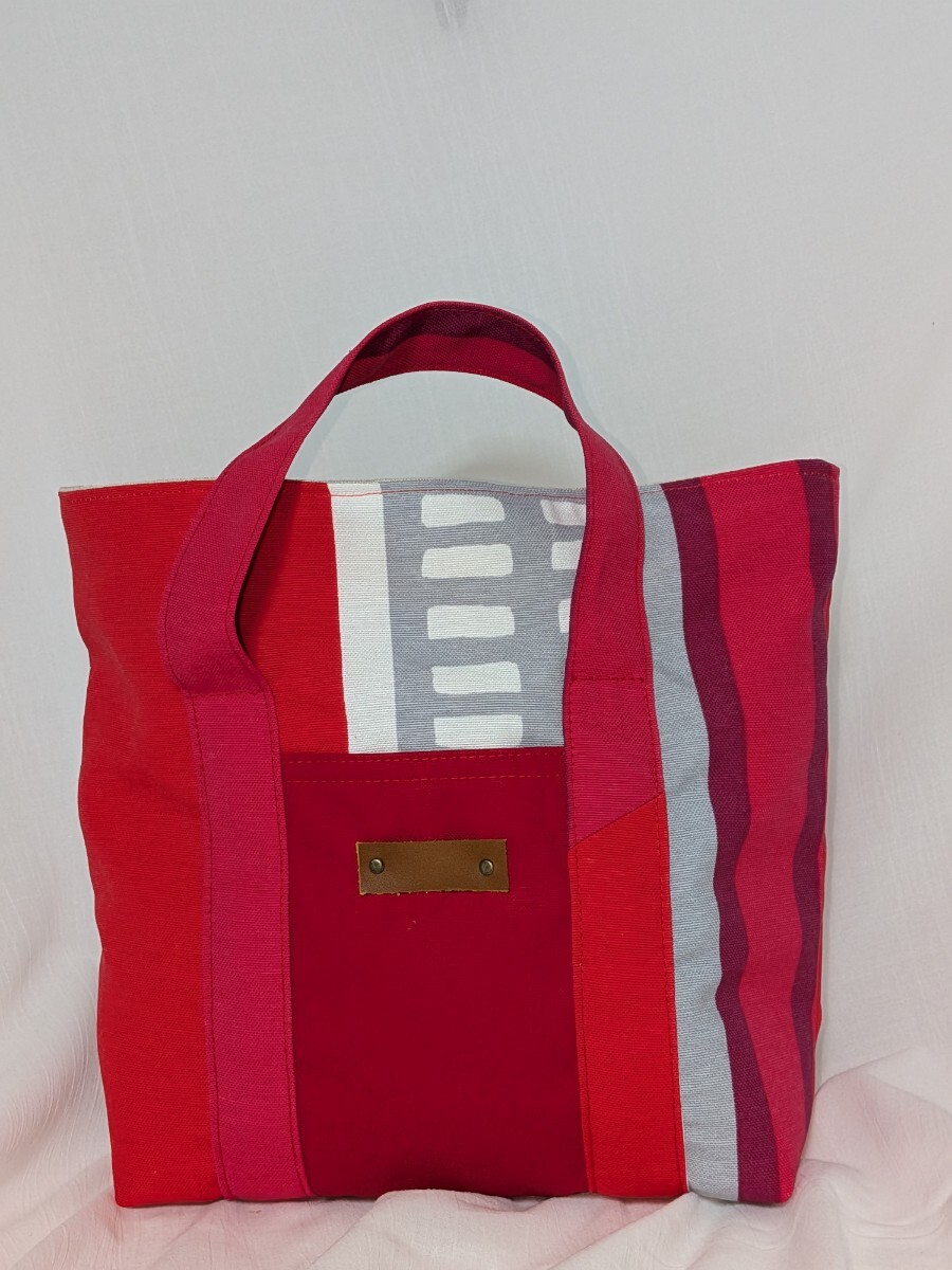 38 ■トートバッグ■ストライプ■綺麗な赤■ランチボックス、ペットボトルも入ります■布の軽いバッグ　★ハンドメイド★ワンマイルサイズ