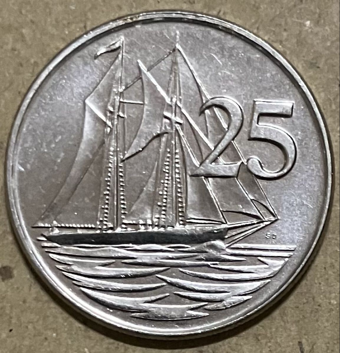 j ケイマン諸島　25セント　1992年　外国コイン　外国硬貨　エリザベス2世　イギリス領コイン