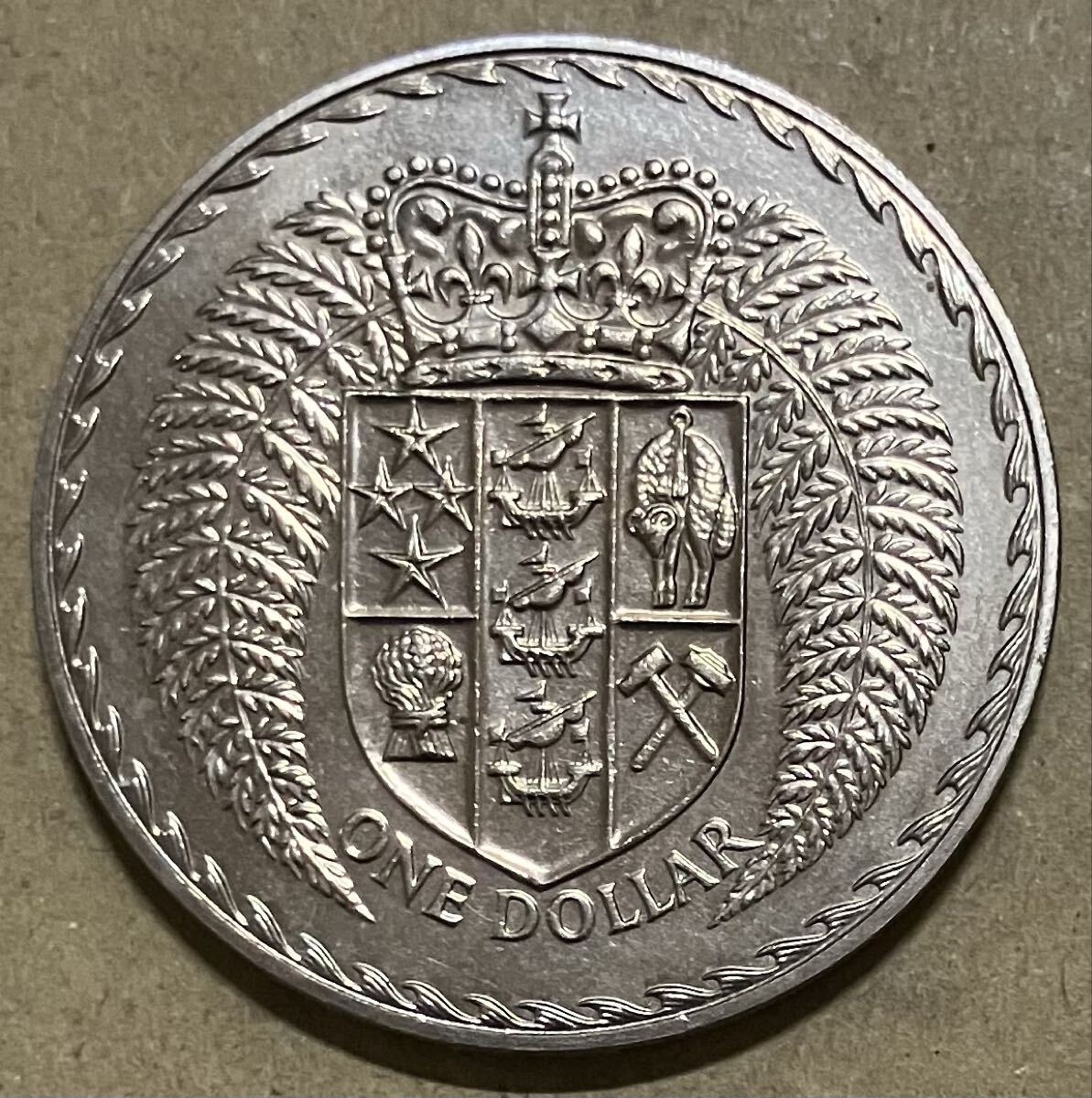 j 大型　ニュージーランド　1ドル　1971年　外国コイン　外国硬貨　エリザベス2世　ニュージーランドコイン
