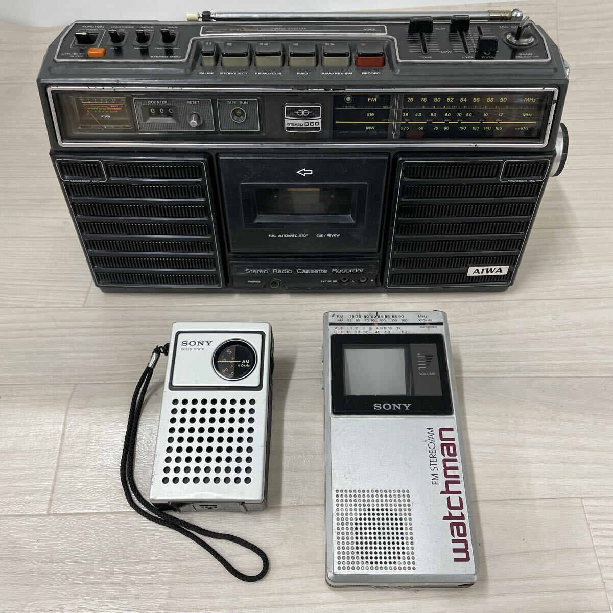 【B637-3】アイワ ラジオ カセット レコーダー TPR 860 + ソニー ＦＤ-30 ウォッチマン ラジオ・携帯テレビ + TR-4170 ポータブル ジャンク
