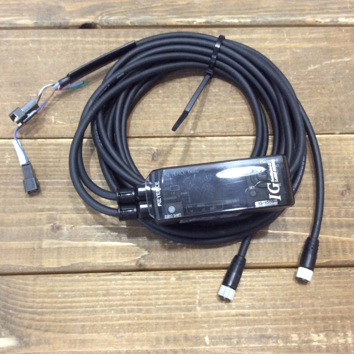 ●【AH-14585】中古美品 KEYENCE キーエンス CCD透過型デジタルレーザセンサ アンプユニット IG-1000【レタパプラス・送料一律600円可】