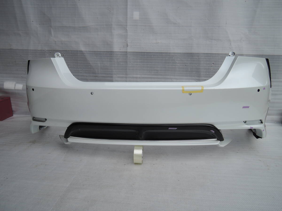 AXVH70/AXVH75 カムリ WS 純正 リアバンパーTRDスポイラー付き 52159-33440 / 52159-33961 / 089