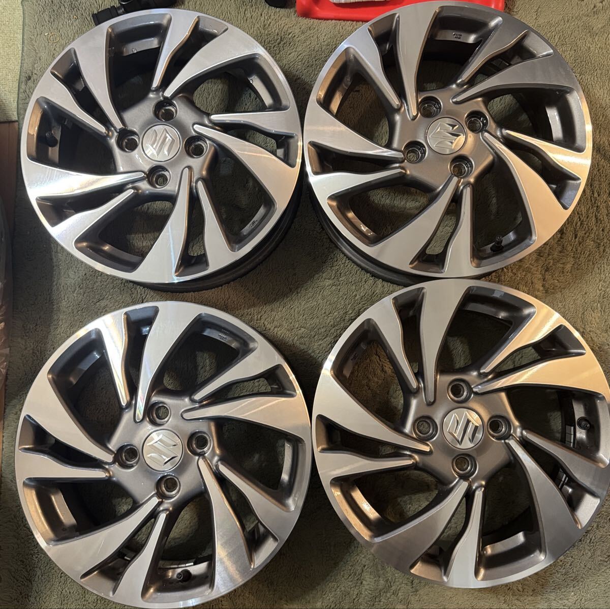 スズキ　ソリオバンディット　ＭＡ47S 純正１５インチアルミホイール中古×４本