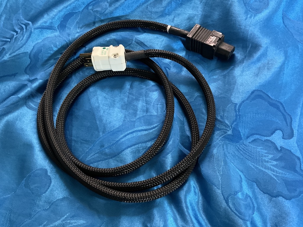 オヤイデ　オーディオ電源ケーブル　2.0メートル