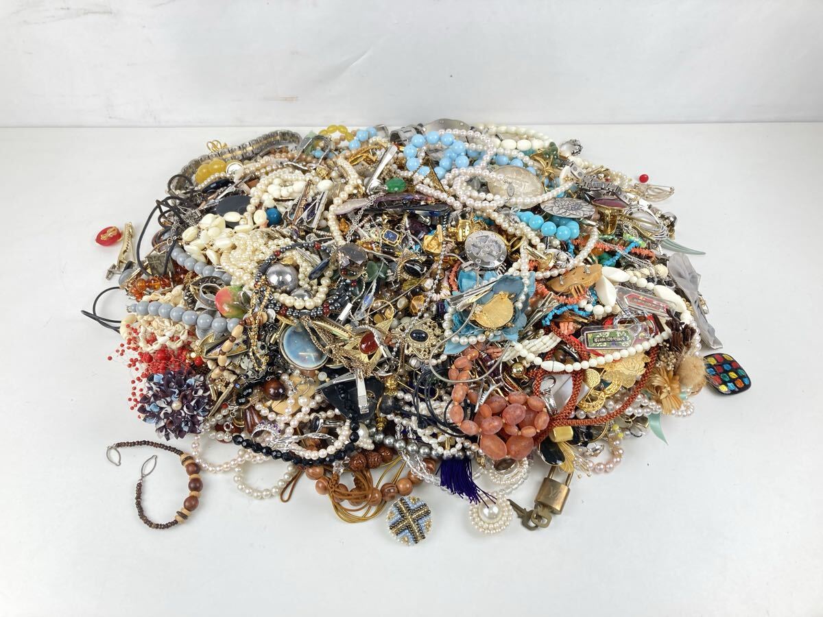 【東】イミテーションまとめ売り 総重量約9.6kg!!!! イミテーション ネックレス イヤリング ブローチ ピアス ブレスレット イミテ