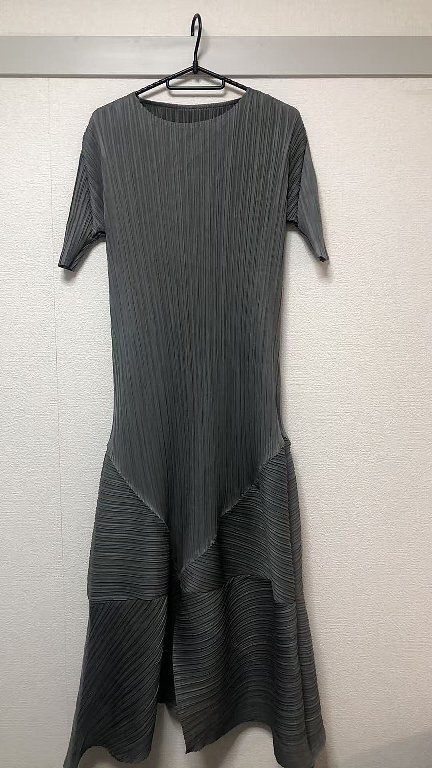 ▼▼▼【新品】PLEATSブリーツ加工ワンピースグレー色▼▼▼
