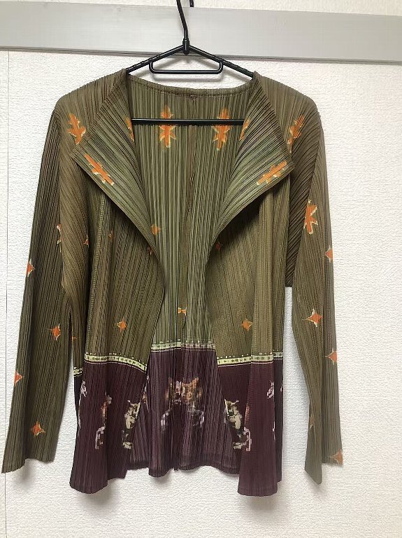 ▼▼▼【新品未使用】PLEATSブリーツ加工☆▼長袖トップス 総柄 ▼▼▼