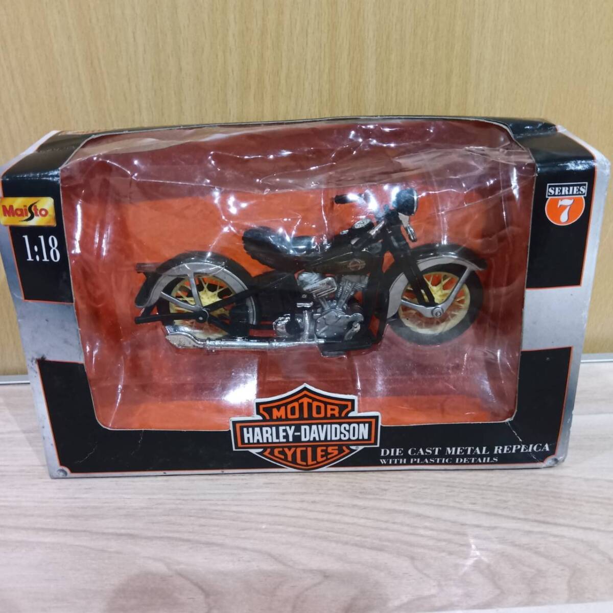 Maisto（マイスト）社製の「ハーレーダビッドソン 1936 EL ナックルヘッド」の1:18スケール・ダイキャストミニカー