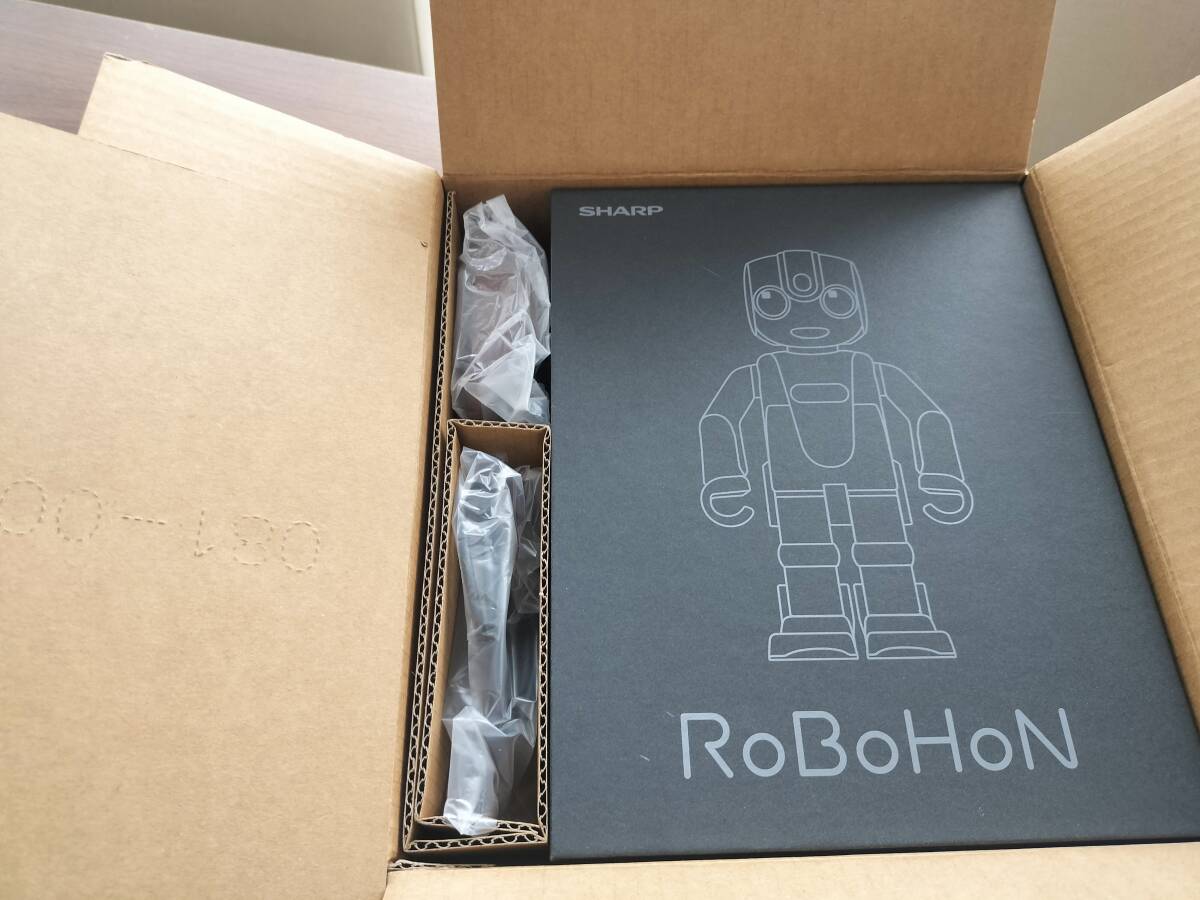 SHARP シャープ　RoBoHoN ロボホン モバイル型ロボット SR-06M