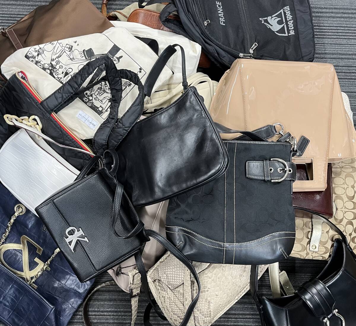 バッグ 大量 まとめ ハンドバッグ ショルダーバッグ リュック 革 コーチ 他 レディース かばん 保管品 注目99円スタート