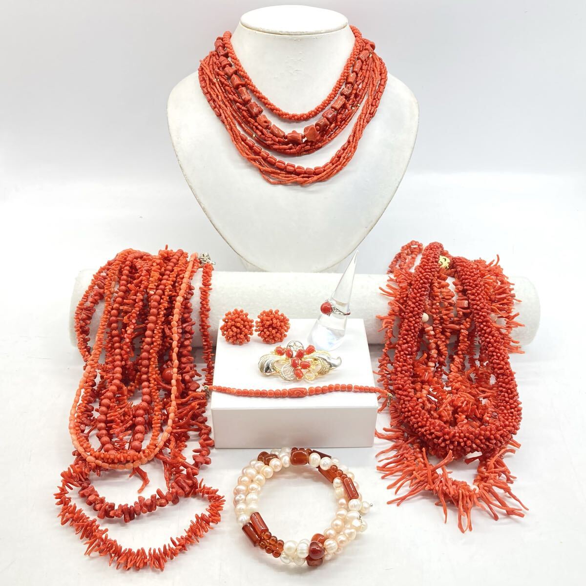 大量!!良品!!［赤珊瑚アクセサリーおまとめ］a 約569.6g さんご コーラル 丸玉 枝 彫刻 ネックレス ブレス ブローチ 血赤 C57