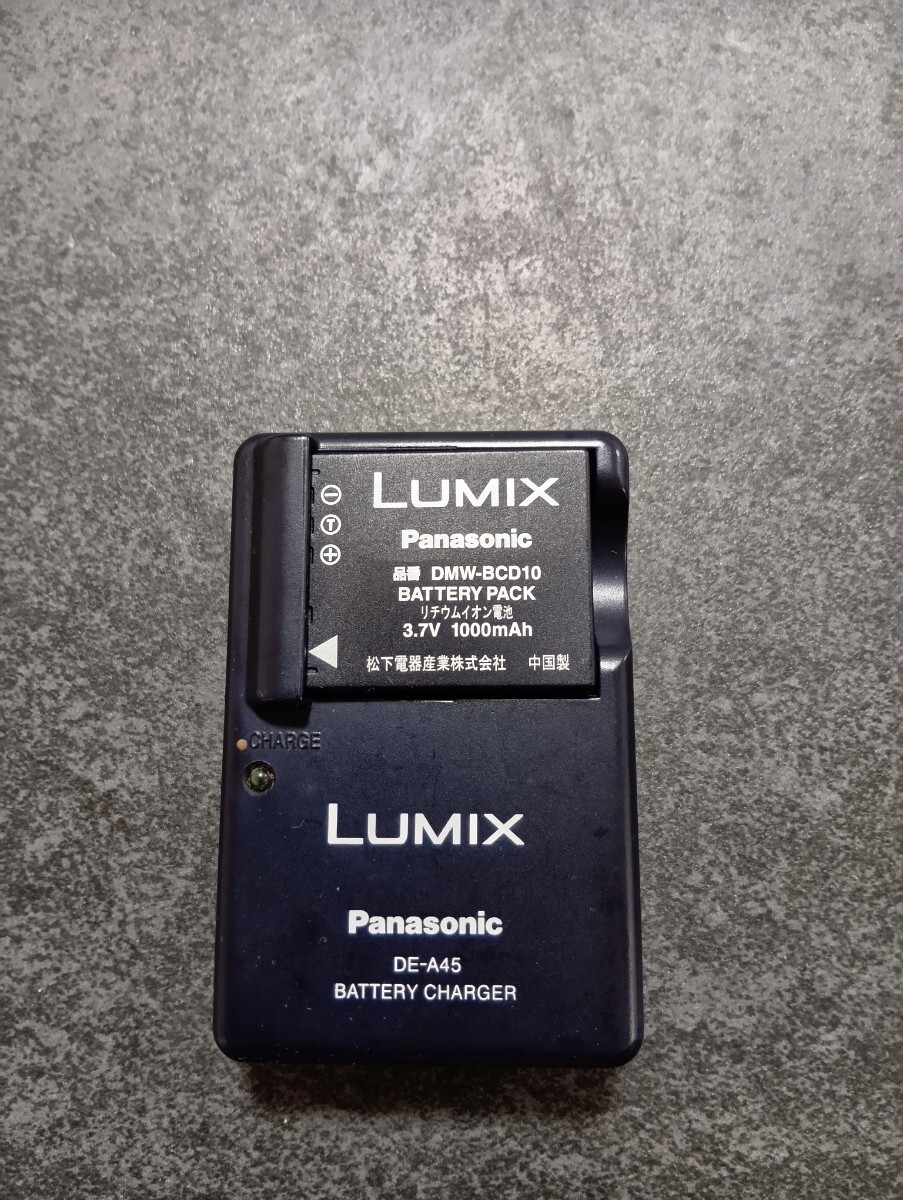 極美品【動作確認済】送料無料　デジカメ　Panasonic パナソニック　純正　充電器　DE-A45 バッテリー　DMW-BCD10 LUMIX　　　　　　　J01