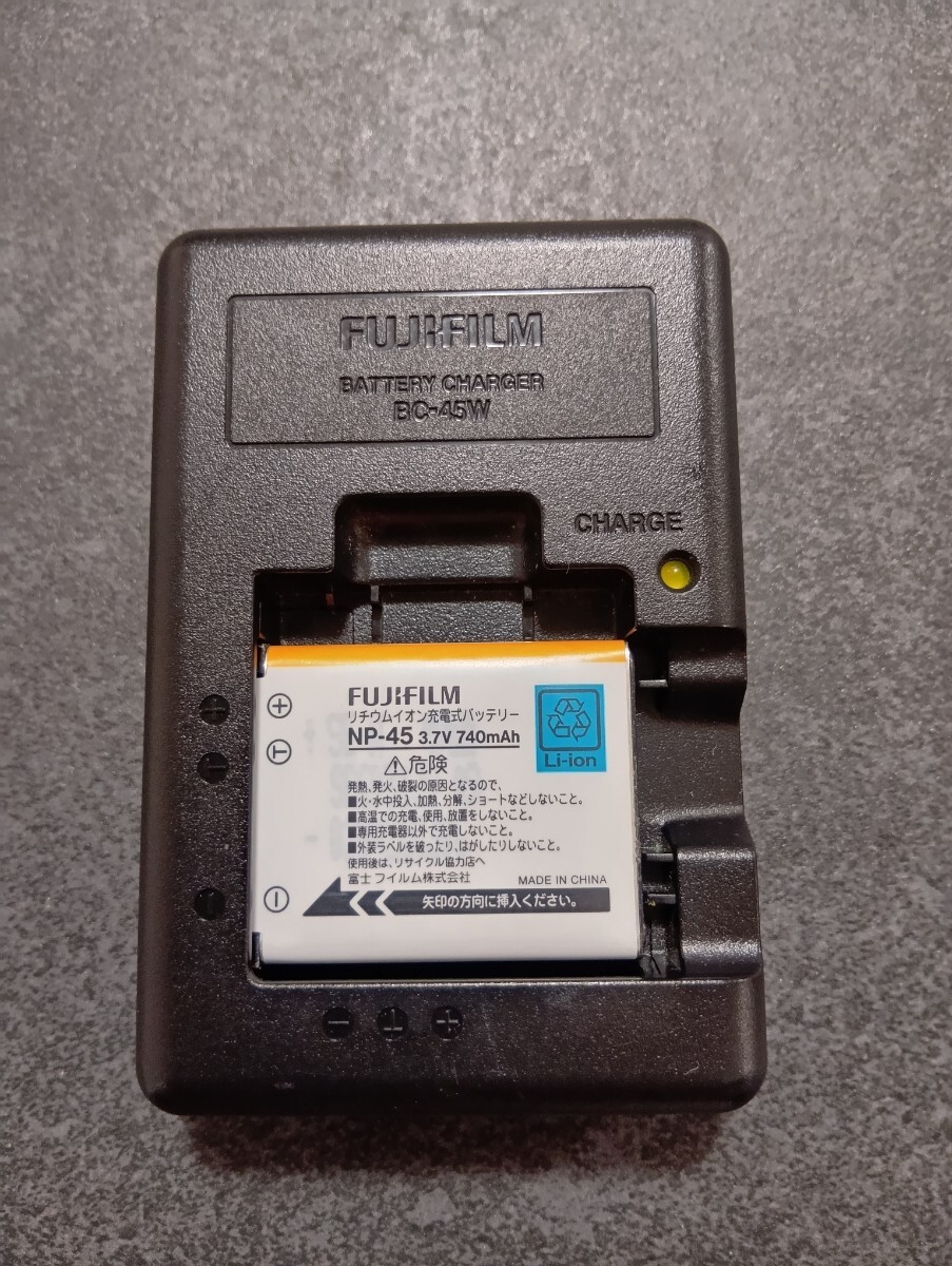 美品　2個セット【動作確認済】 純正 バッテリー　NP-45 充電器　BC-45W FUJIFILM　送料無料 　J03
