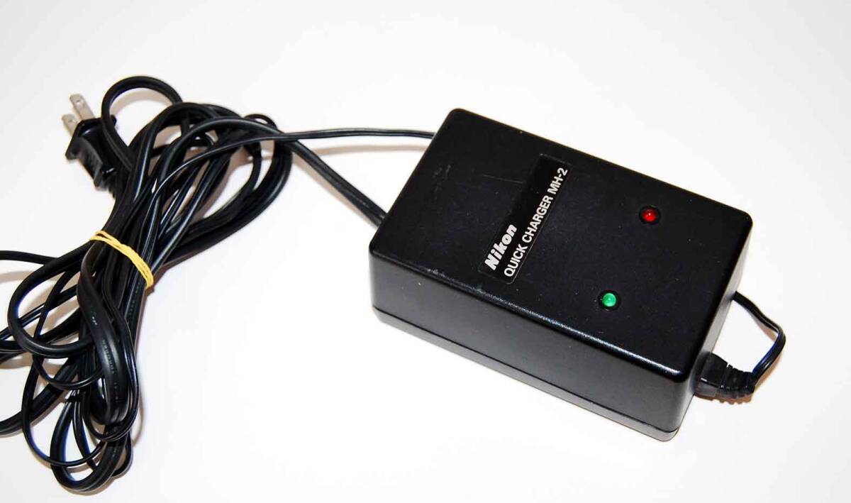 ●ニコンF3シリーズ、モータードライブの充電器「MH-2」です●