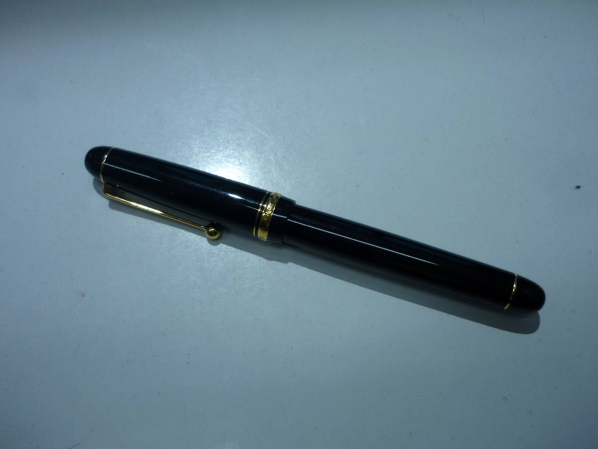 A4331　パイロット カスタム 742 万年筆 ブラック×ゴールドカラー ペン先14K/585 ニブM PILOT レディース メンズ