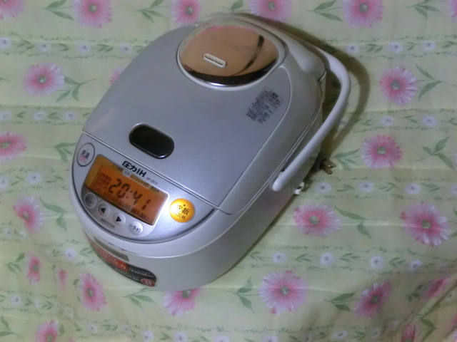 【中古動作品】 象印 圧力IH炊飯ジャー　極め炊き NP-ZB10 ホワイト　5.5合　2016年製