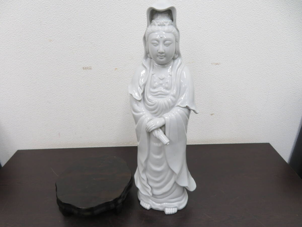 九谷　八幡窯　観音菩薩立像　白磁　高さ56ｃｍ　重さ5.0ｋｇ　置台付