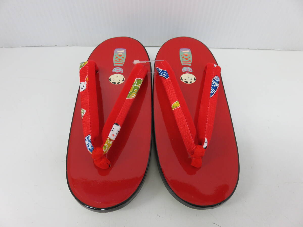下駄　子供用　赤×黒　底ゴム　未使用品　女の子　可愛いこけし柄　和装小物　18cm　　　　06