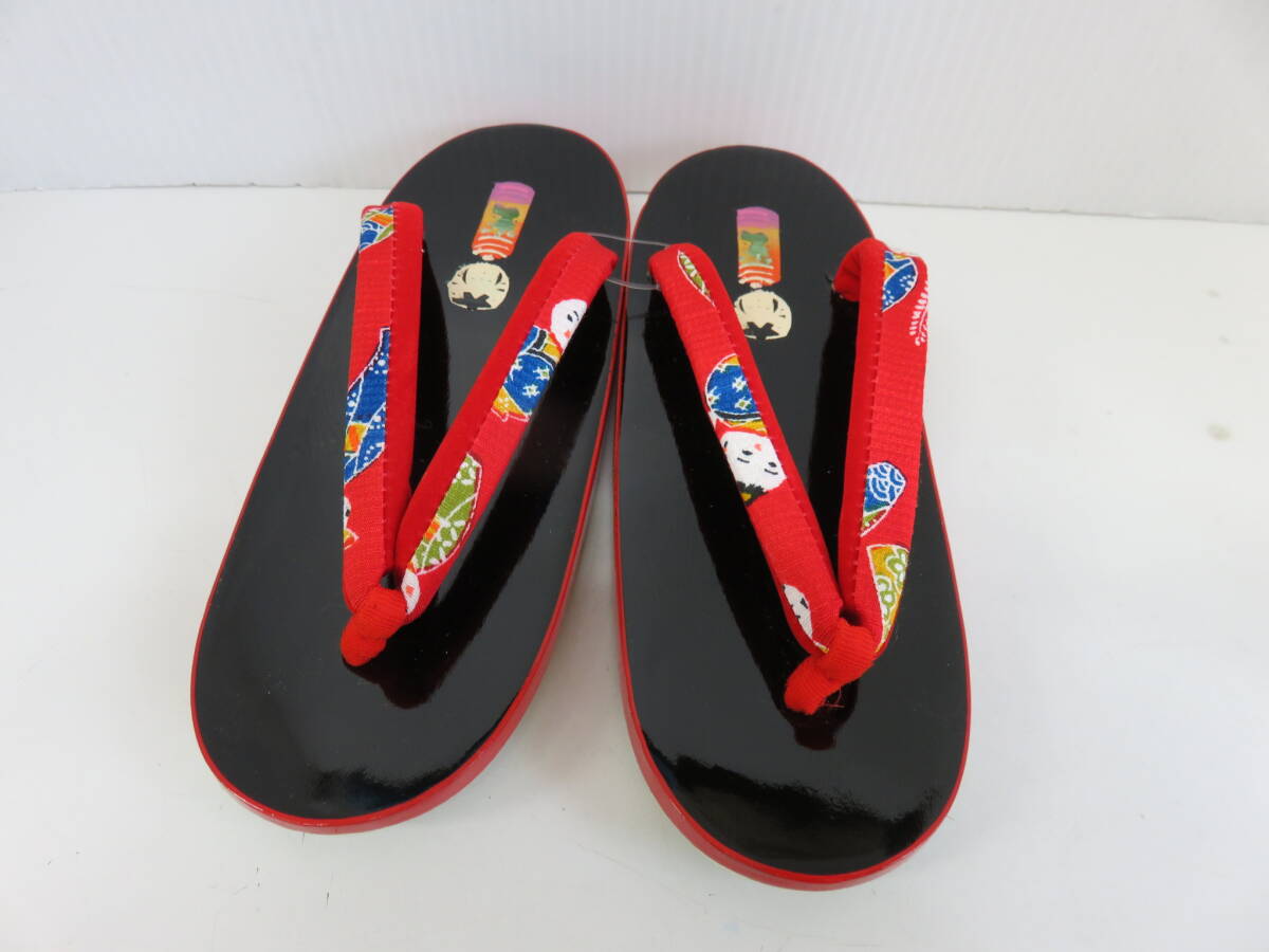 下駄　子供用　赤×黒　底ゴム　未使用品　女の子　可愛いこけし柄　和装小物　19.5cm　　　　14